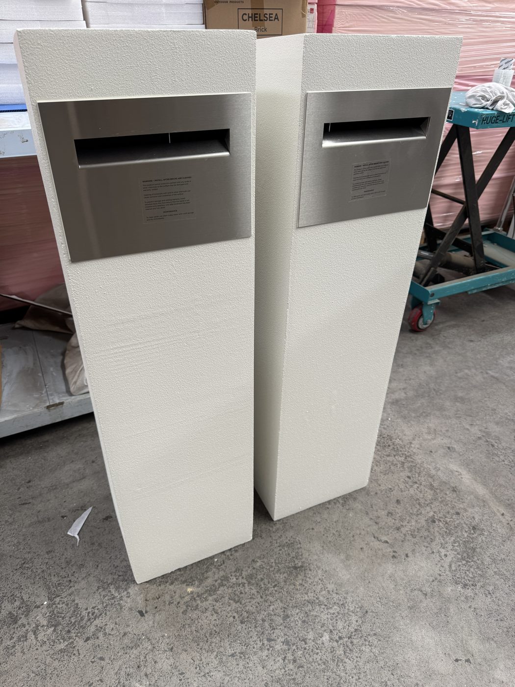 Accumen® letterbox - stainless mail slot detail